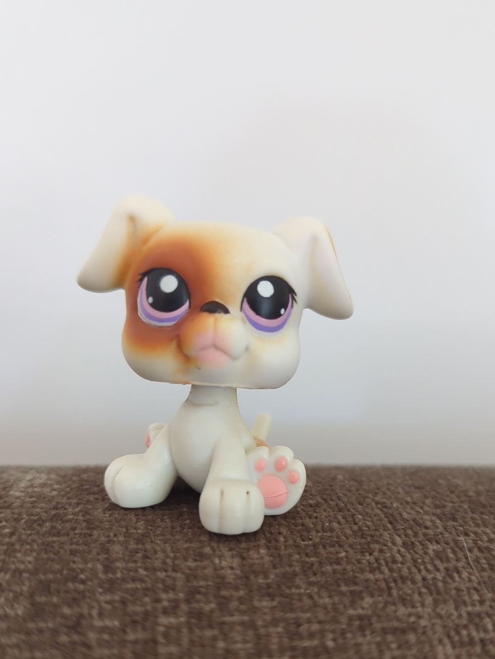 Littlest Pet Shop #84 Sitting Boxer Dog